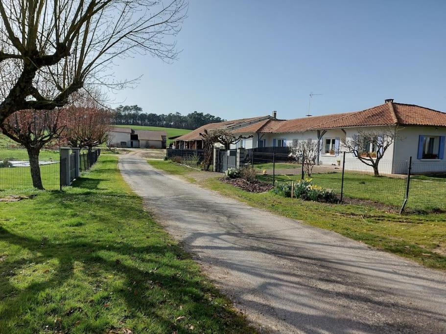 Au Coeur De La Nature Les Cocottes Saint-Vincent-Jalmoutiers Экстерьер фото